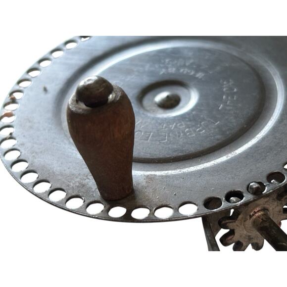 Cassidy Fairbank Mfg Chicago USA 1920's Turbine Wood Handle Eggbeater Rare - Picture 5 of 7